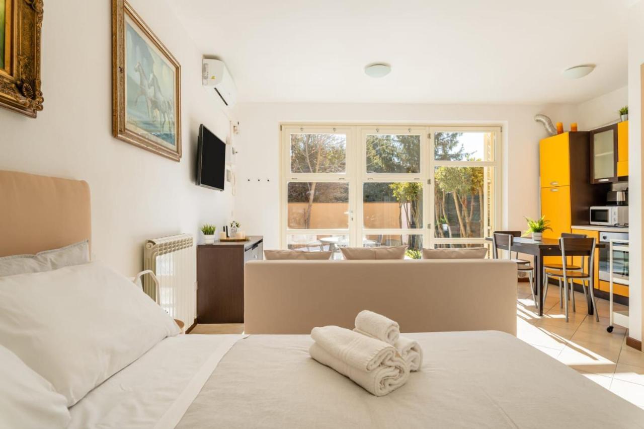 { White Garden } -Comfort, Parking & Wi-Fi- Lucca Exterior foto
